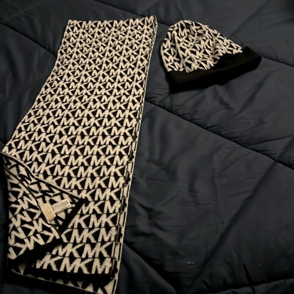 Michael Kors, scarf and hat never been worn.